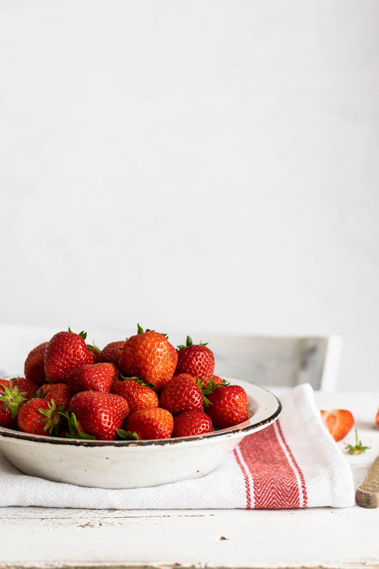 Strawberries with Wine Cake