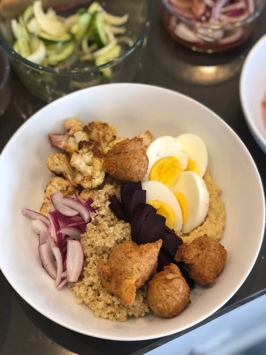 Hummus Bowl with Vegetables and Falafel